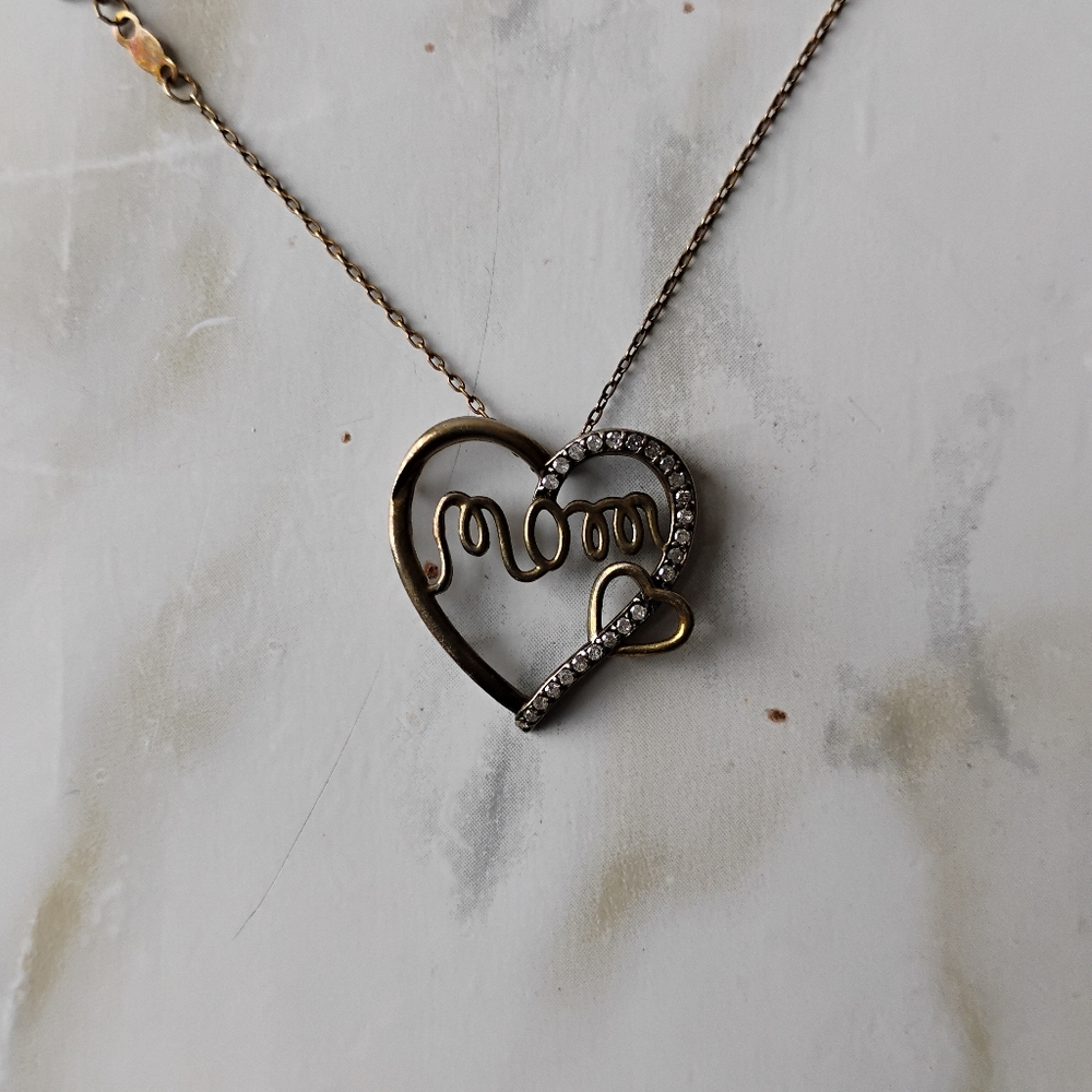 Mom Heart Script Pendant - Picture 2 of 5